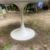 Vintage round tulip table