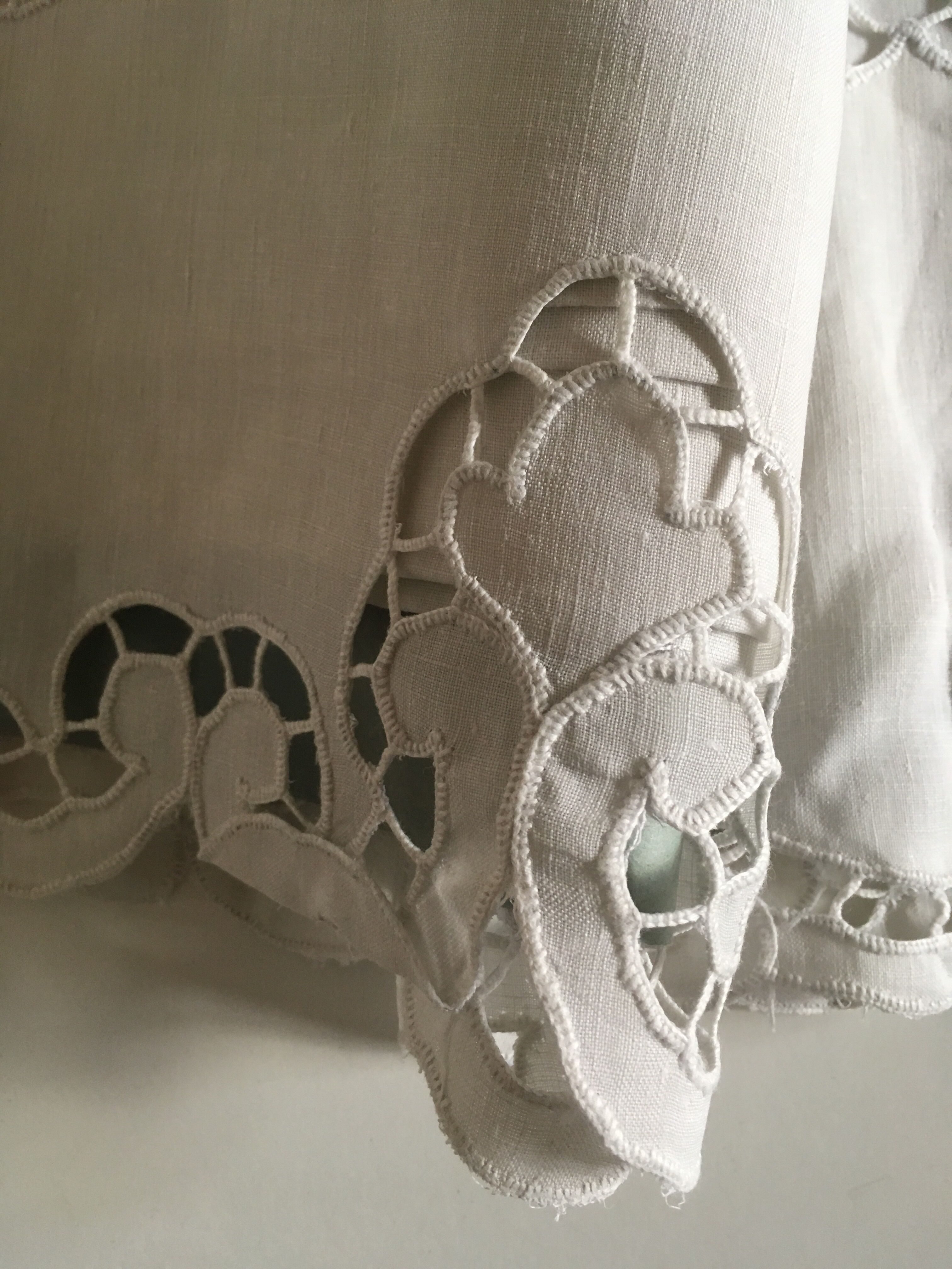 Sheet and pillowcases embroidered linen Richelieu old Castle