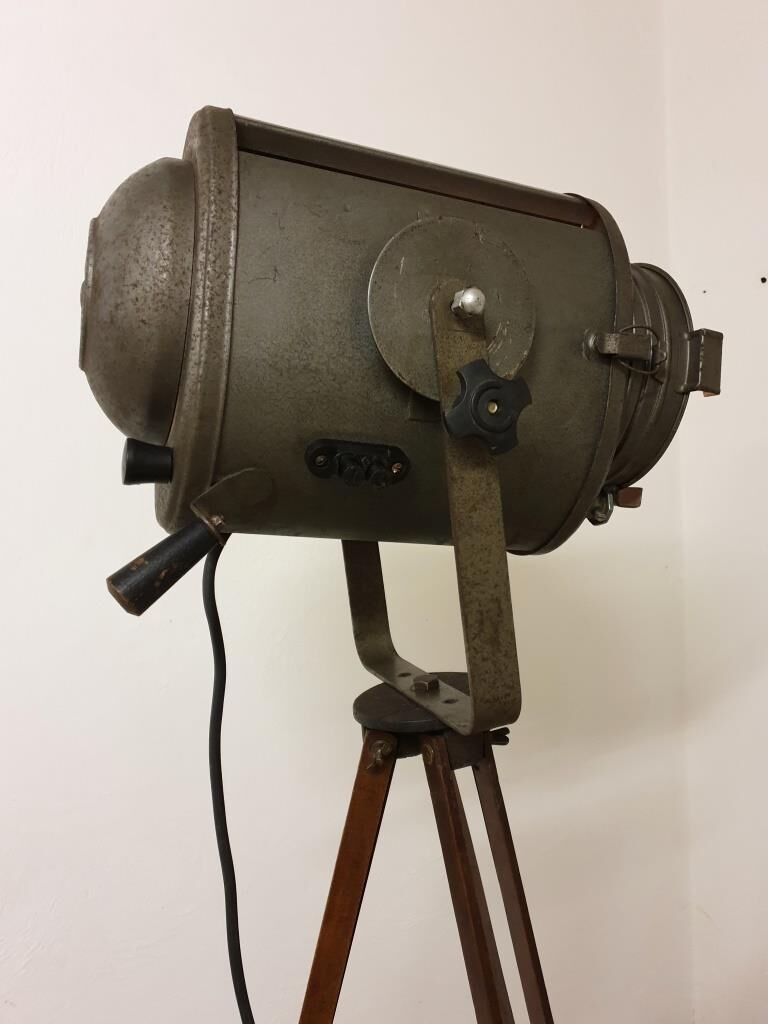 Cremer AE Paris projector