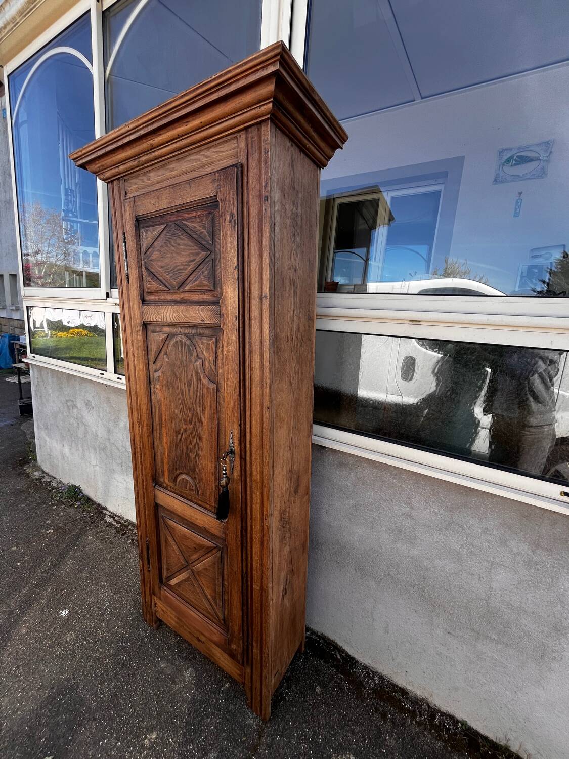 Antique oak bonnetière