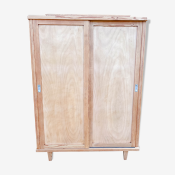 Armoire parisienne