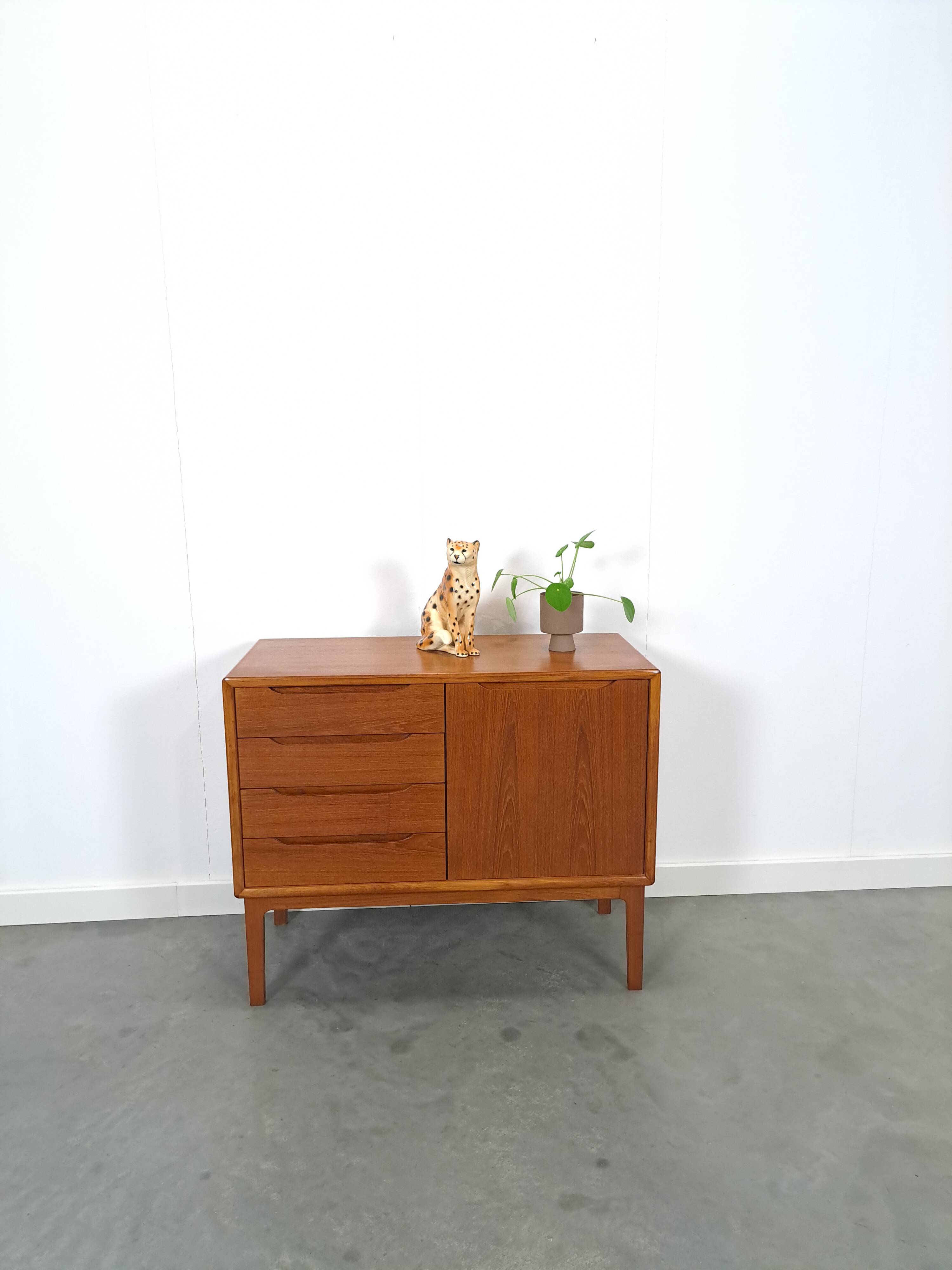 Teak Deens dressoir met lades vintage