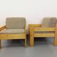 Suite de 2 fauteuils chauffeuses vintage en pin et tissu des années 70