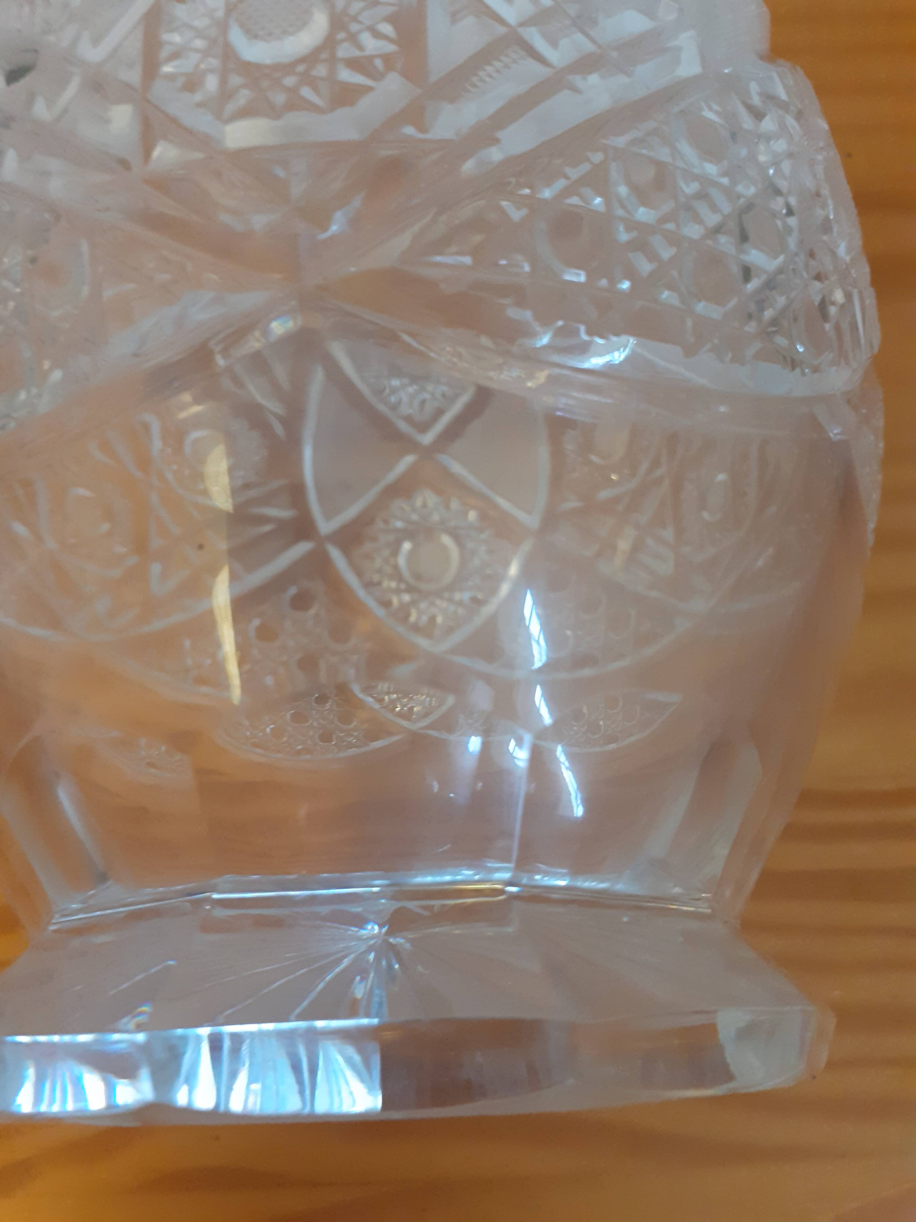 Carafe en cristal taillé de bohème, très beau bouchon