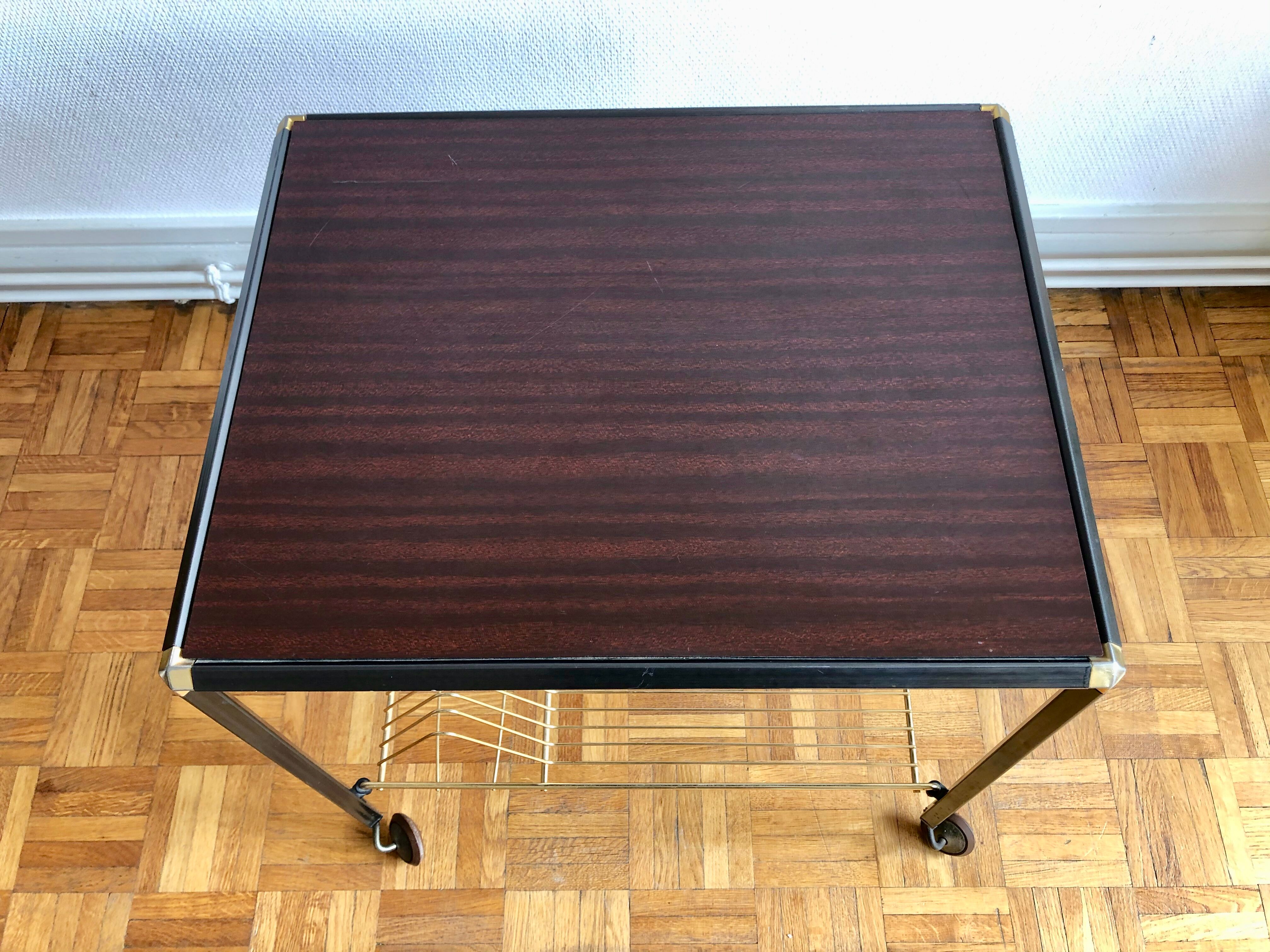 Desserte-vinyl holder