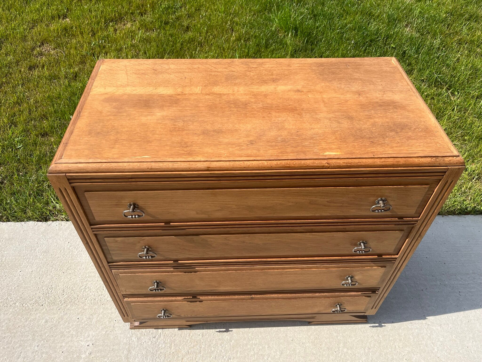 Art Deco chest of drawers, mustache feet