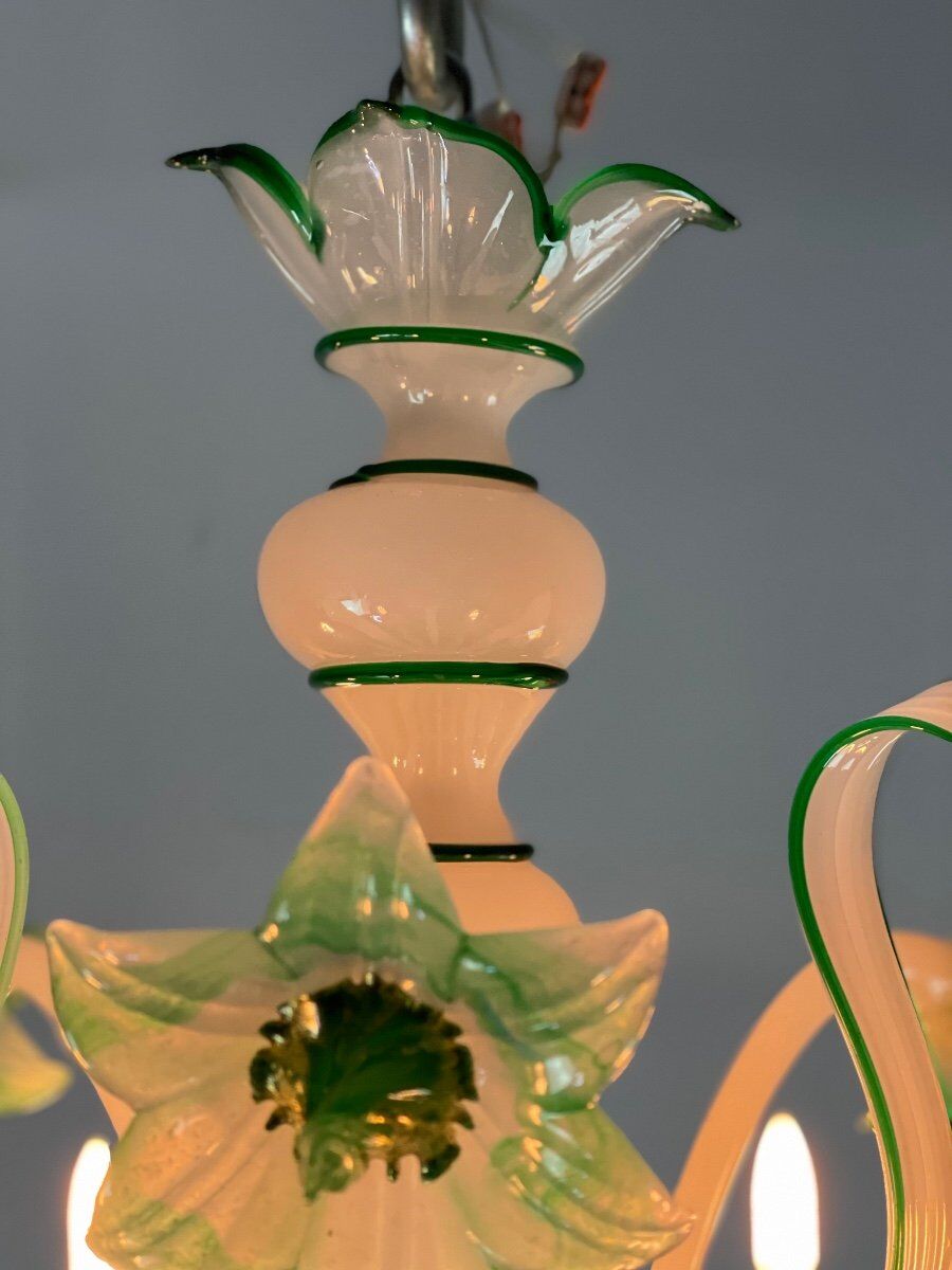 Venetian chandelier in opaline white and green Murano glass