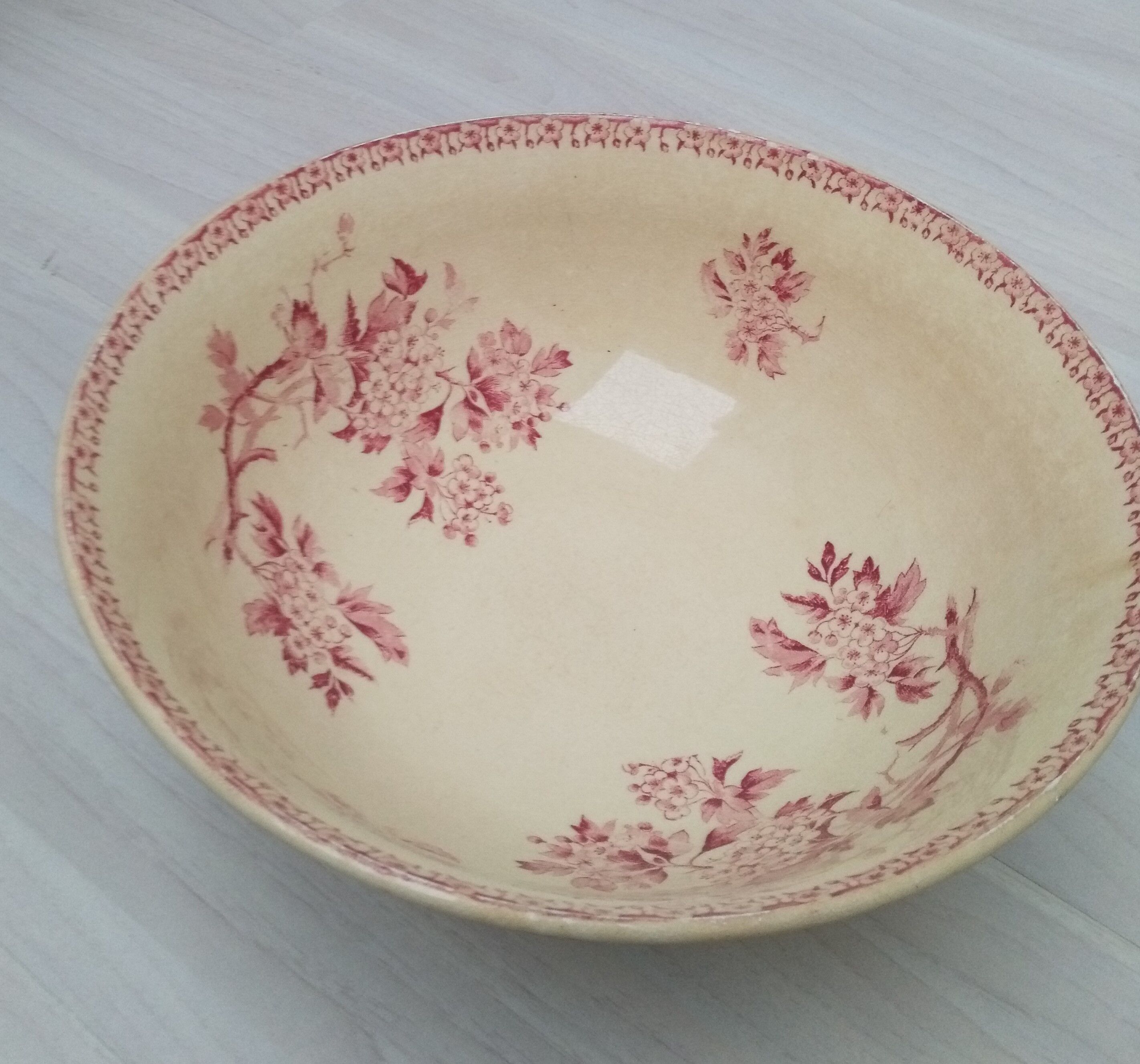 Salad bowl on foot in iron earth of Gien model Pink hawthorn