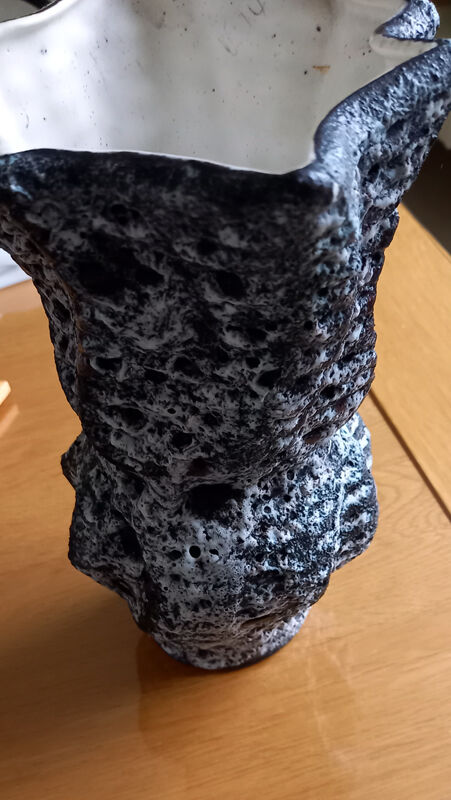 Black and white speckled ceramic vase signed Annette ROUX.