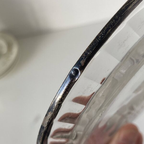 Paire de dessous de bouteilles en cristal et argent poinçonné Minerve