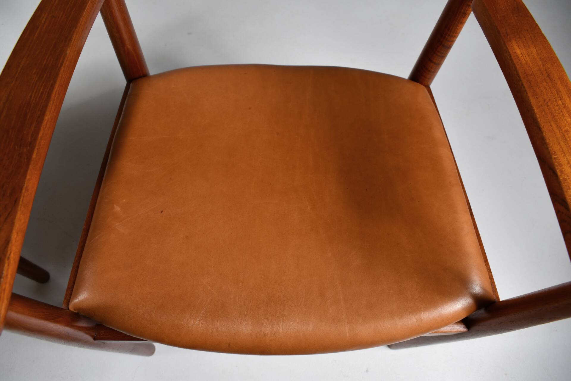 Hans Wegner CH-39 with armrests by Carl Hansen. 1962