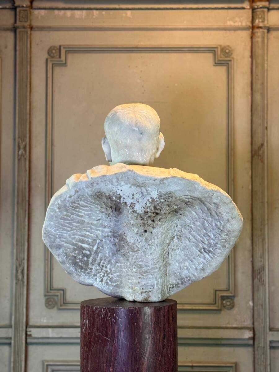 Bust of Emperor Galba, white Carrara marble, 18th century.
