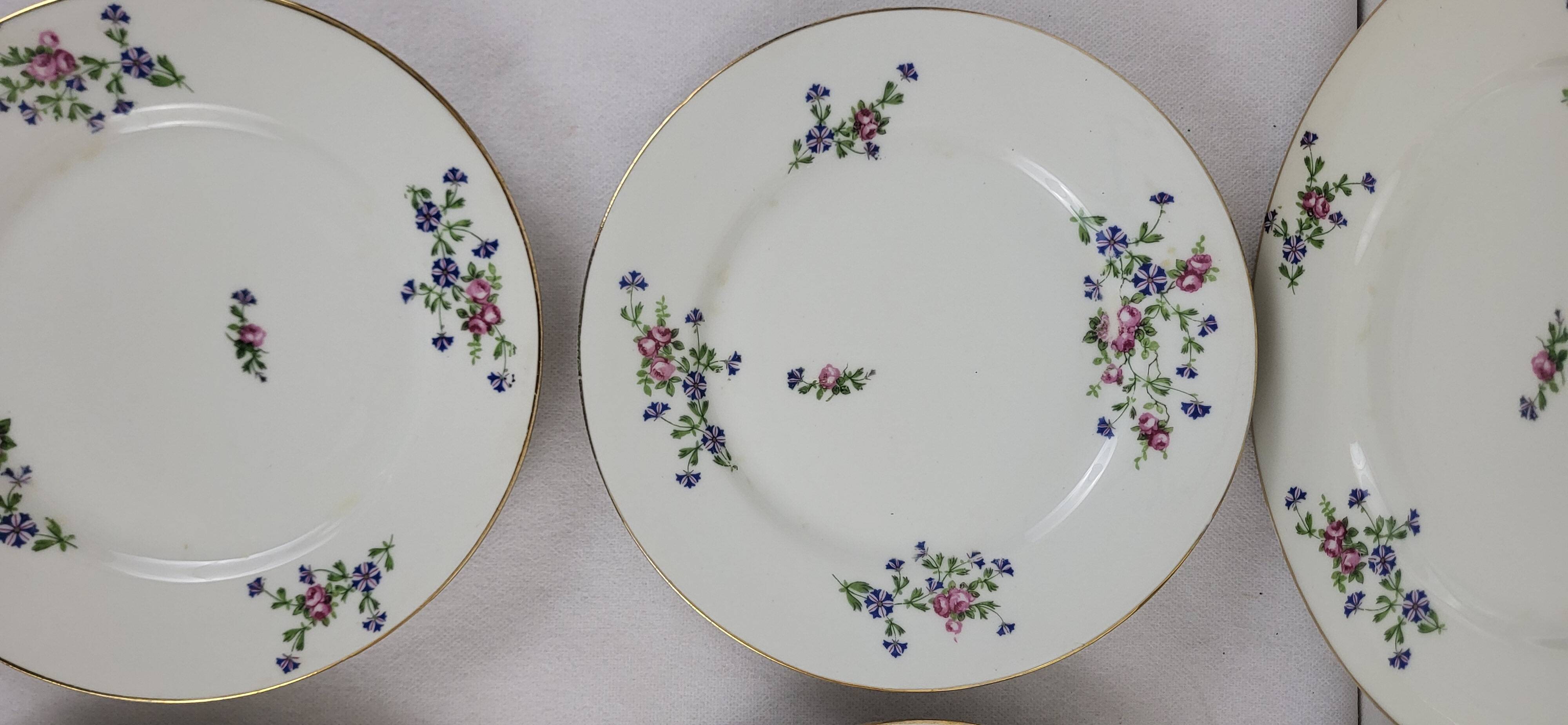 6 flat plates with cornflower decoration