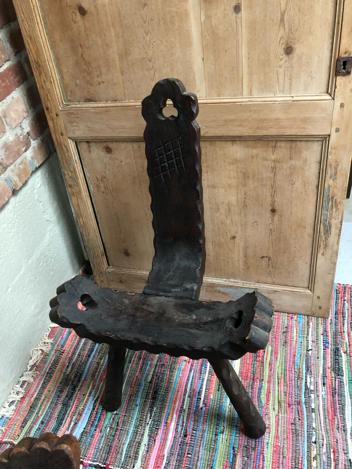 Brutalized tripod chairs