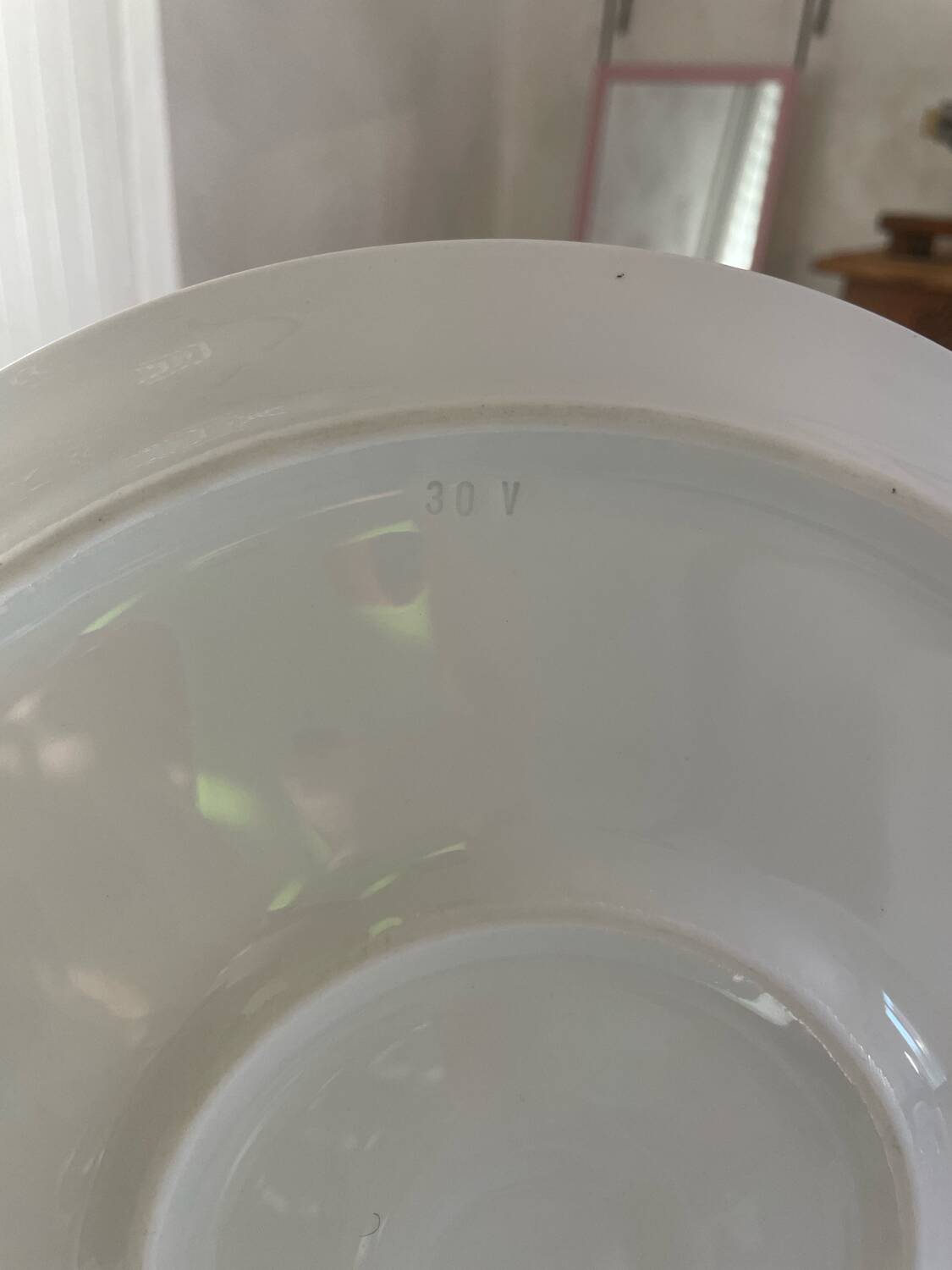 Large round ceramic plate with floral decoration – Arts & Crafts style