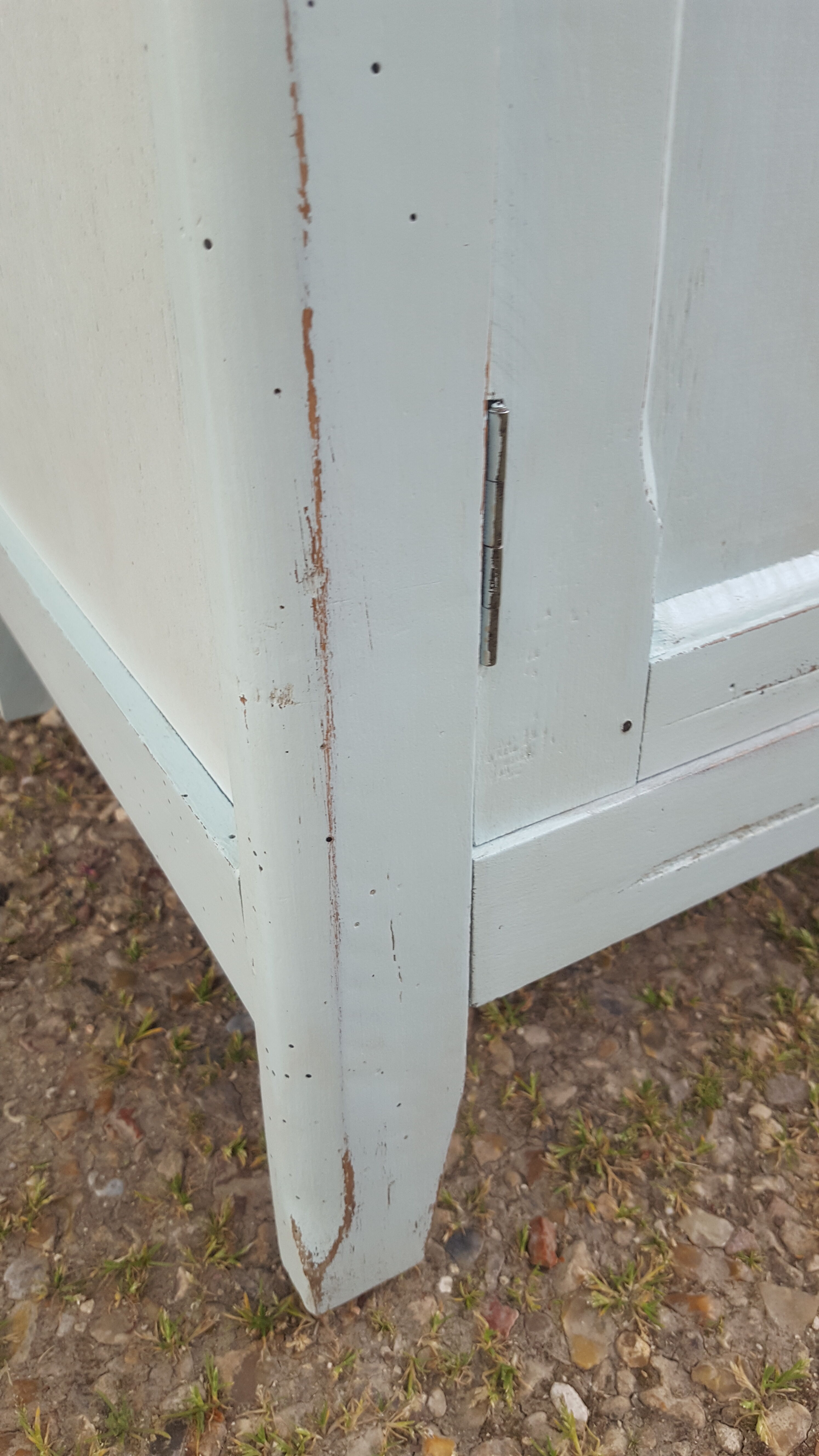 Mint-coloured parisian wardrobe