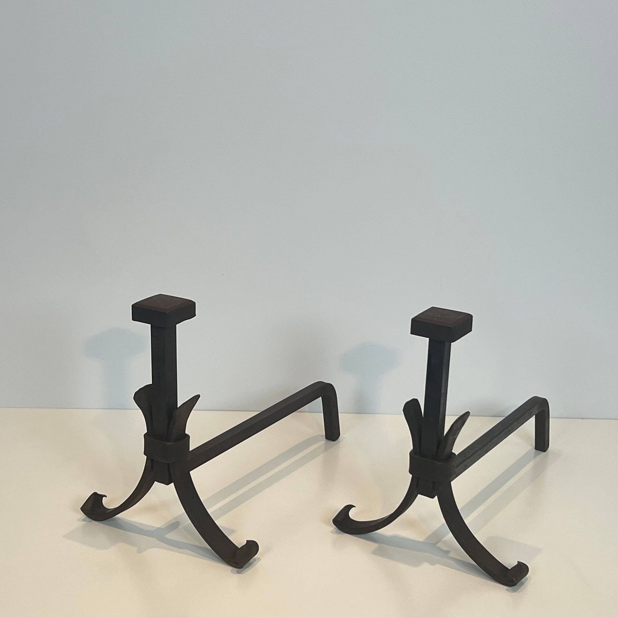 Paire de chenets modernistes en fer forgé