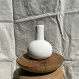 Handmade soliflore drop vase in terracotta painted white h:20 d:15