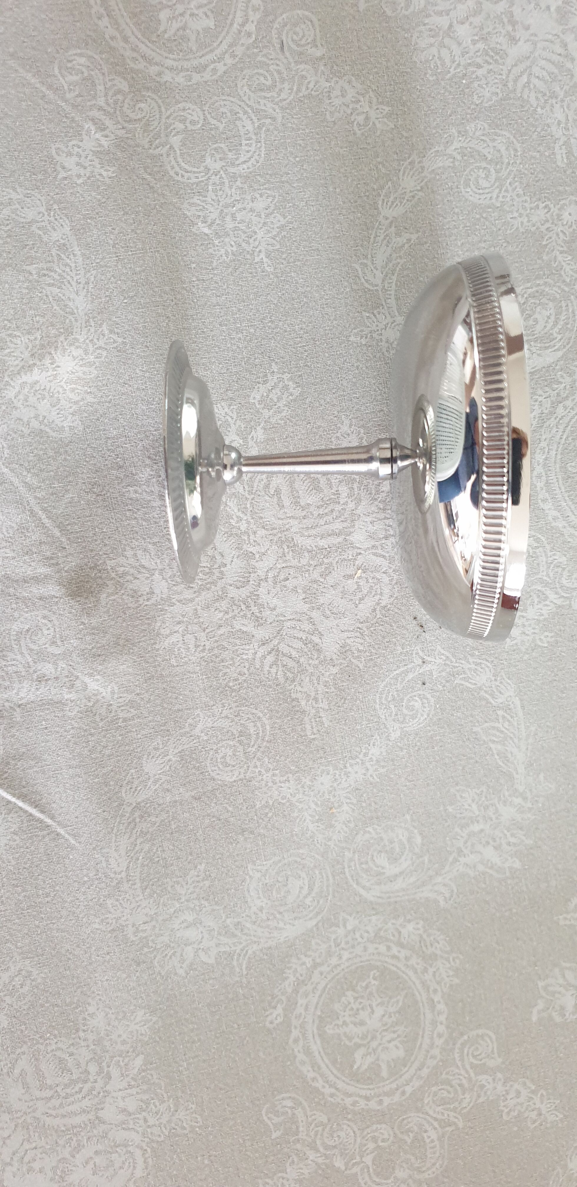 8 ice cream cups with 8 spoons