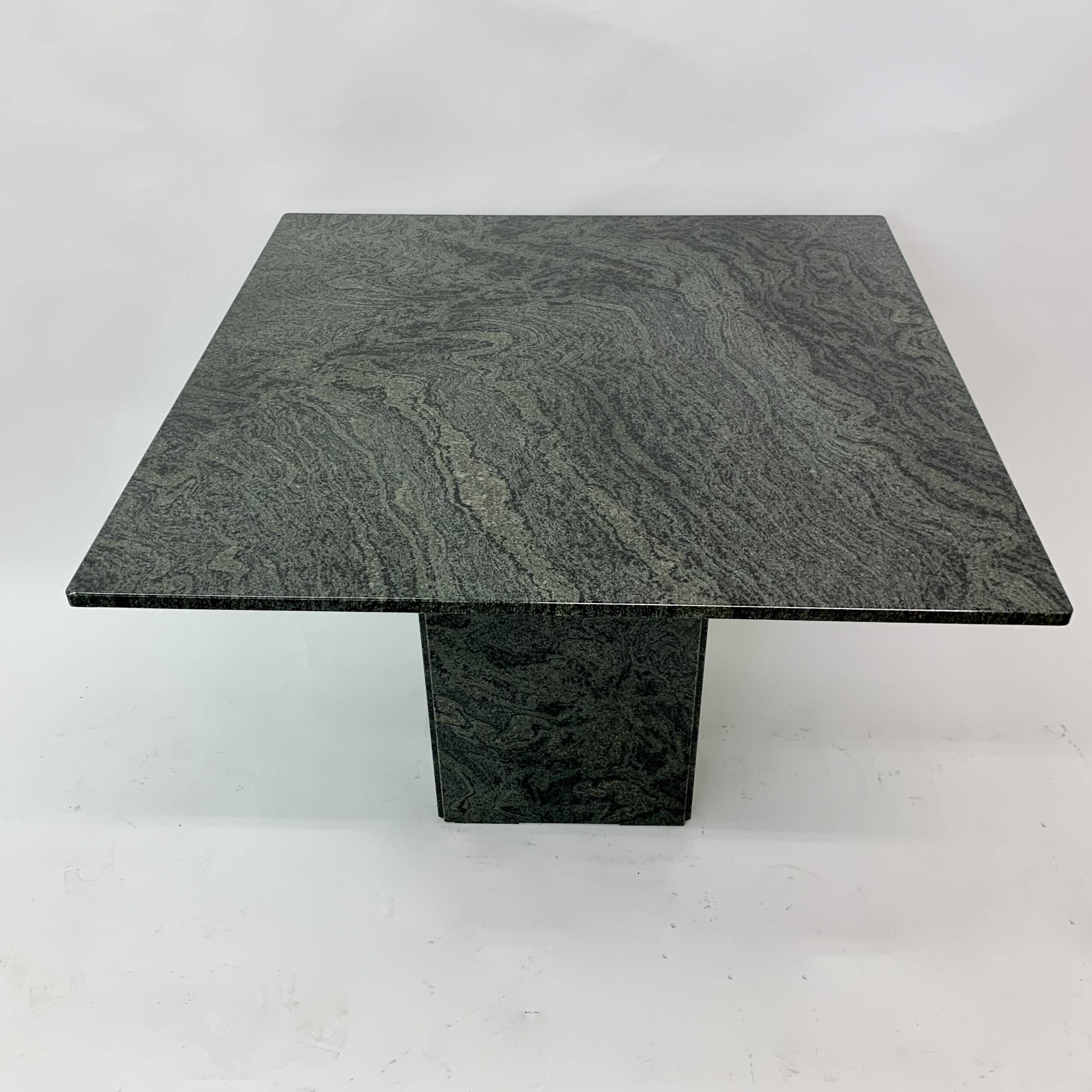 Table à manger en granit vert, années 1980