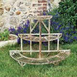 Half-moon plant holder