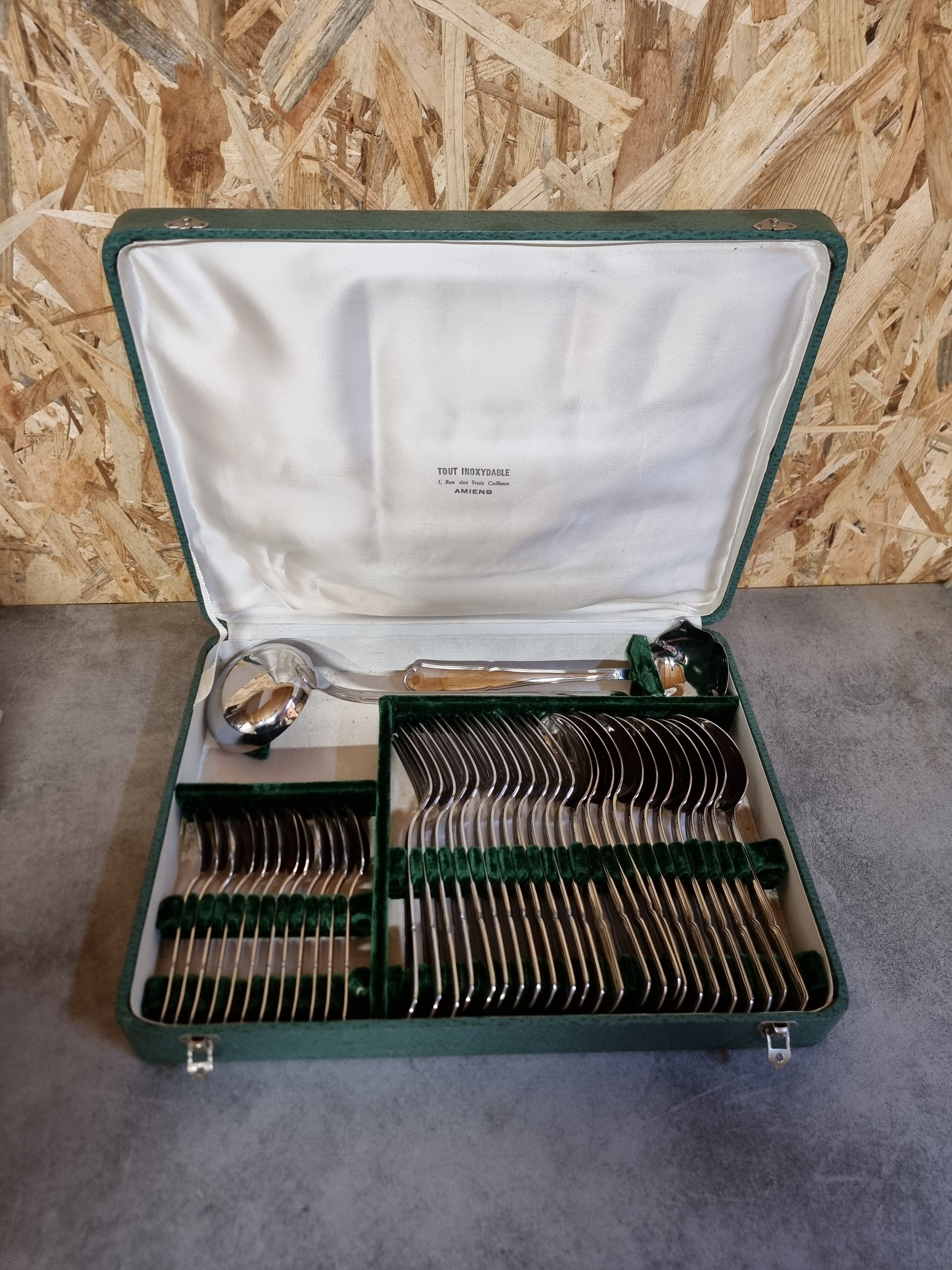 Stainless steel cutlery housekeeper
