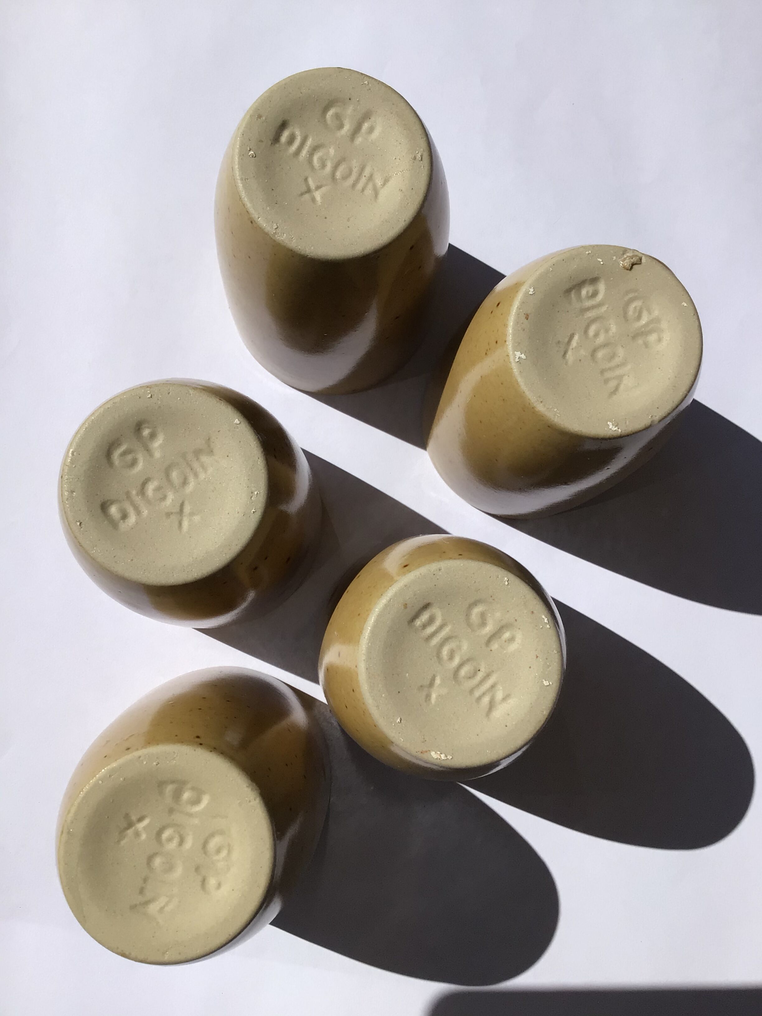 5 digoin cups speckled blond