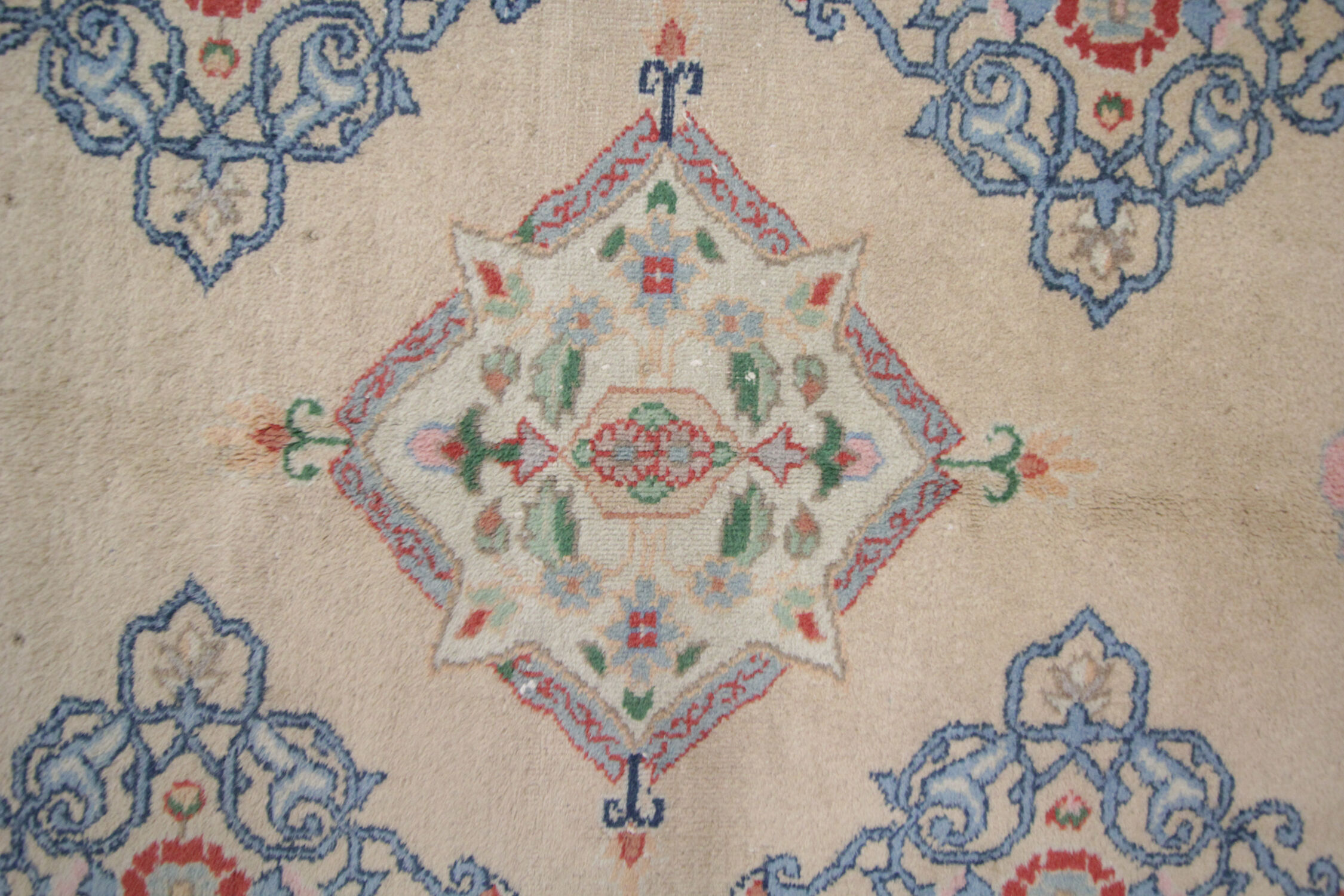 Handmade wool carpet 153x250cm