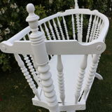 White wooden bercelonnette