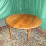 Round table in solid cherry