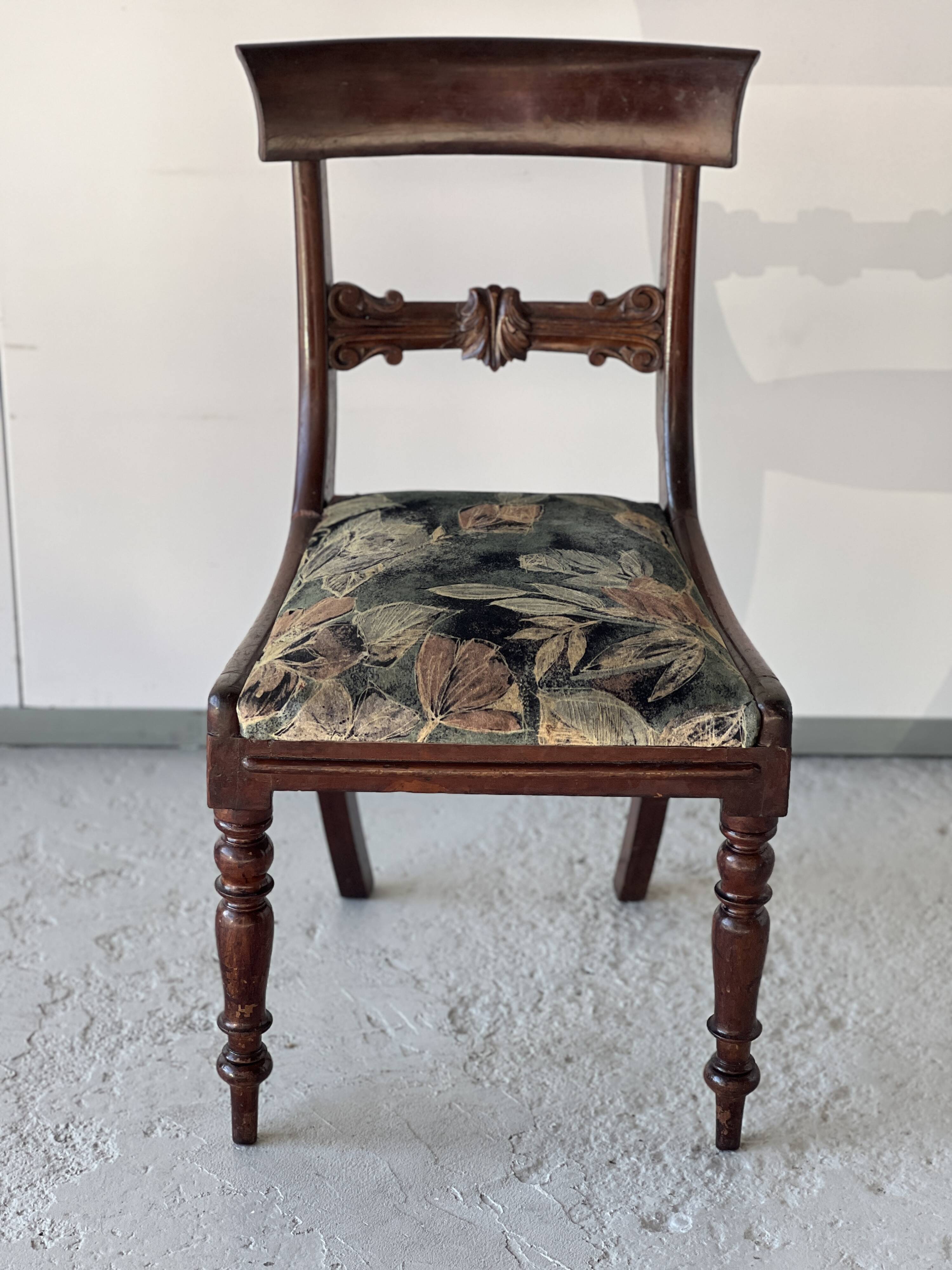 19th century mahogany dining room table and chair set, England, 1850s