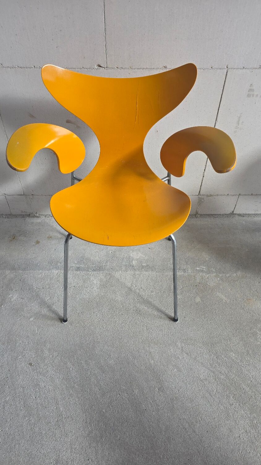 Arne Jacobsen Seaugull by Fritz Hansen