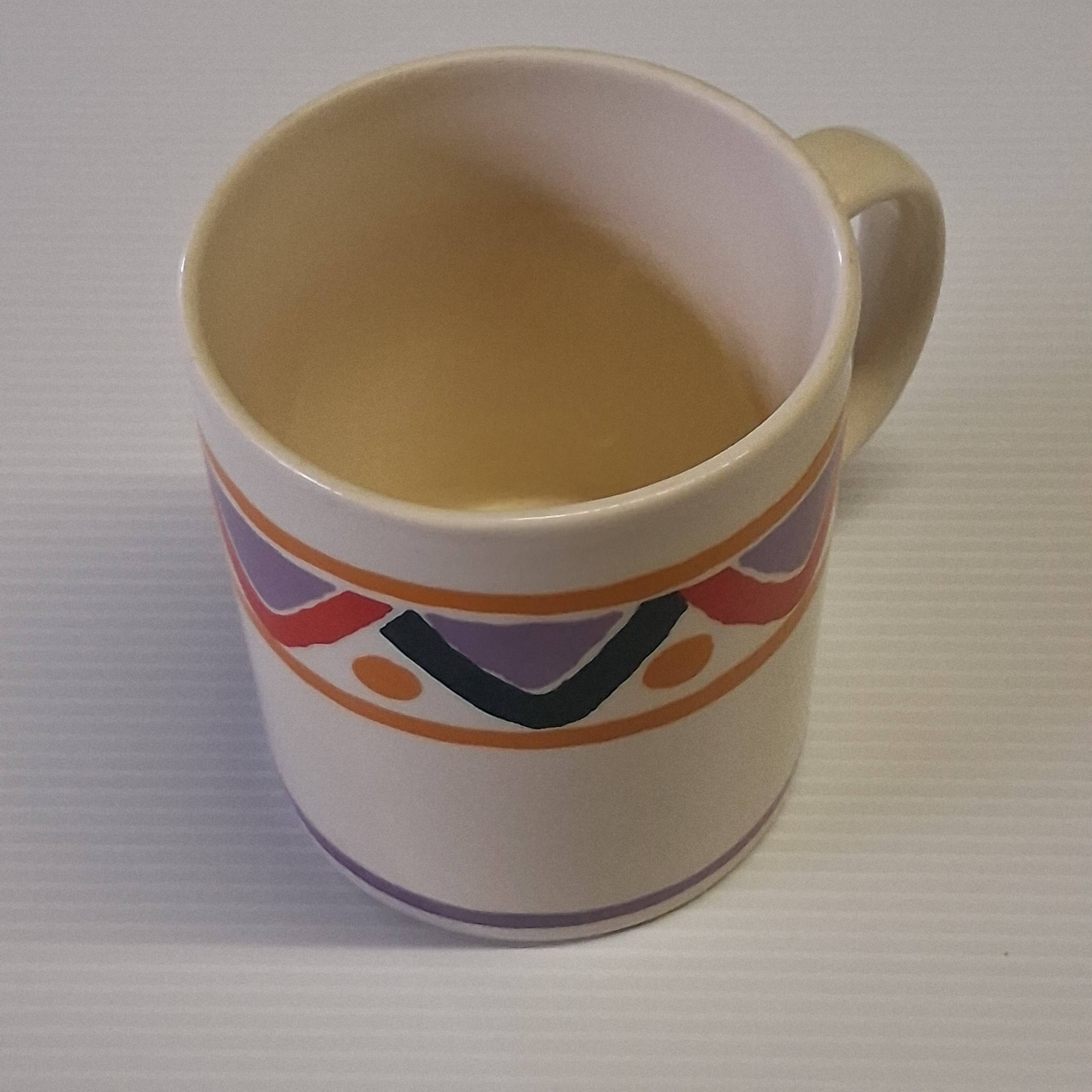 Set of 2 vintage Mobil advertising mugs in very good condition.
