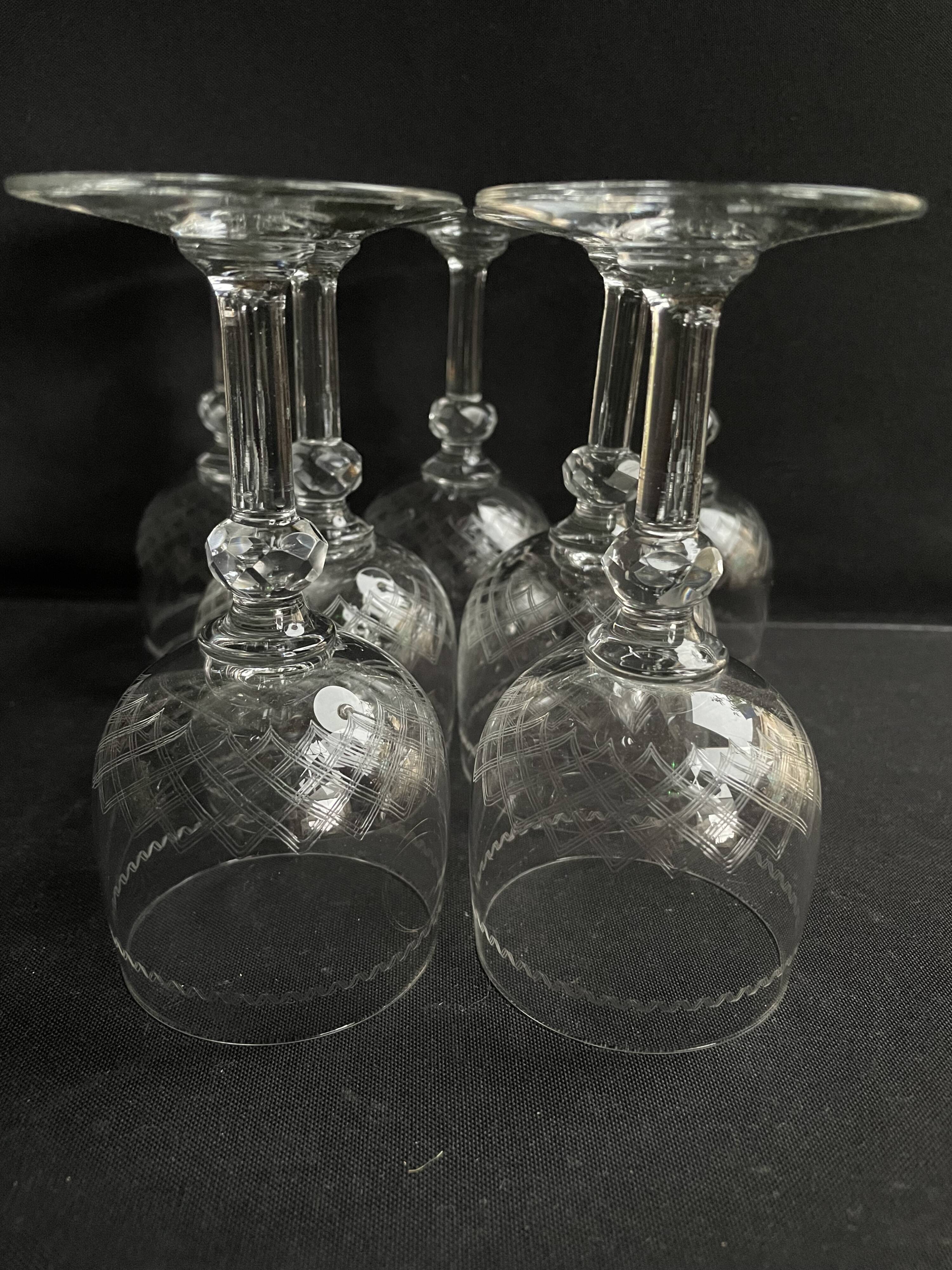 7 wine glasses – Blown, cut and guilloché glass