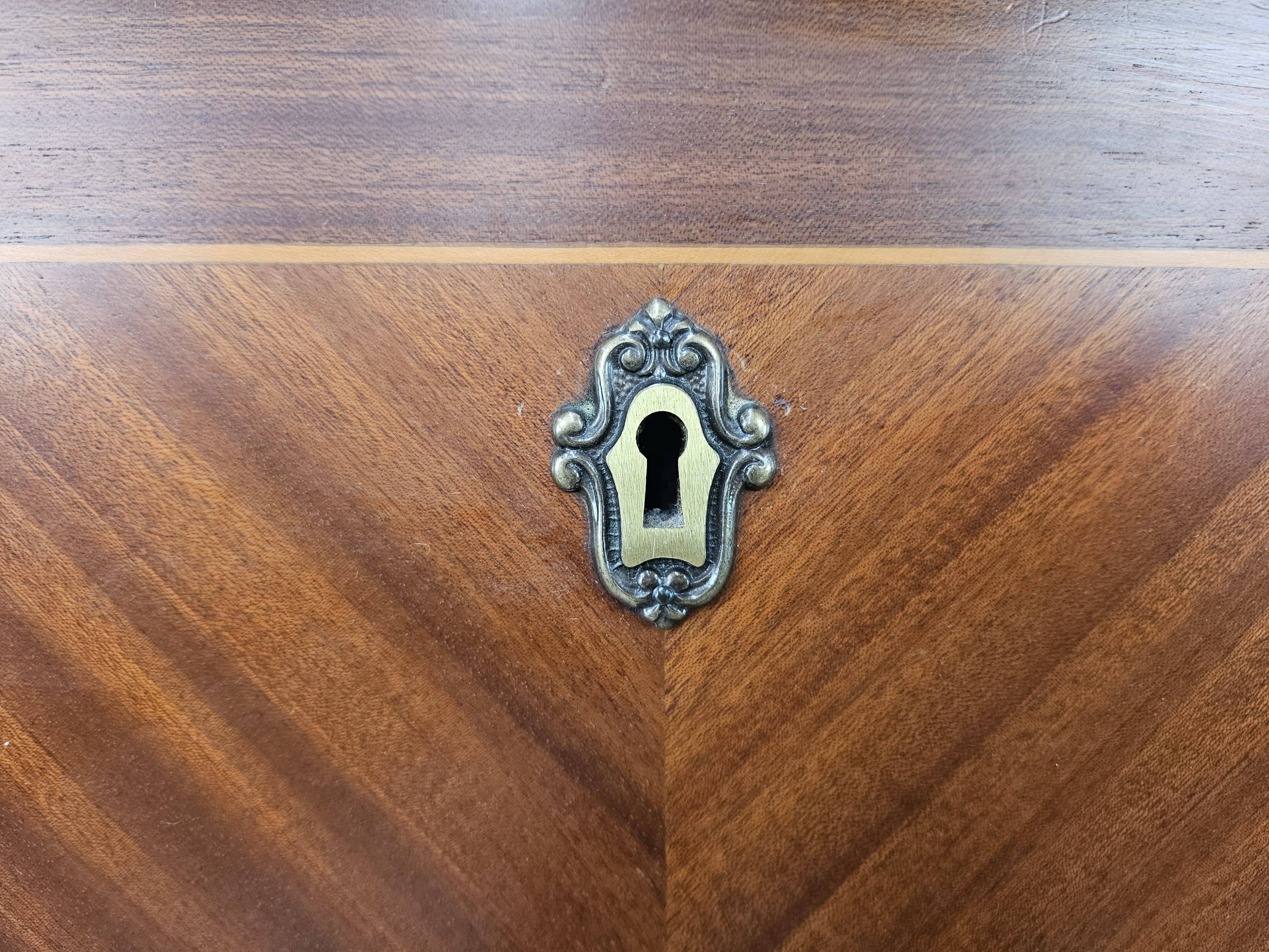 Commode des années 1980 en noyer, palissandre et érable.