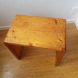 Tabouret par Charlotte Perriand