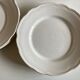 Set de 4 assiettes de Mougins en terre émaillée blanche à godrons