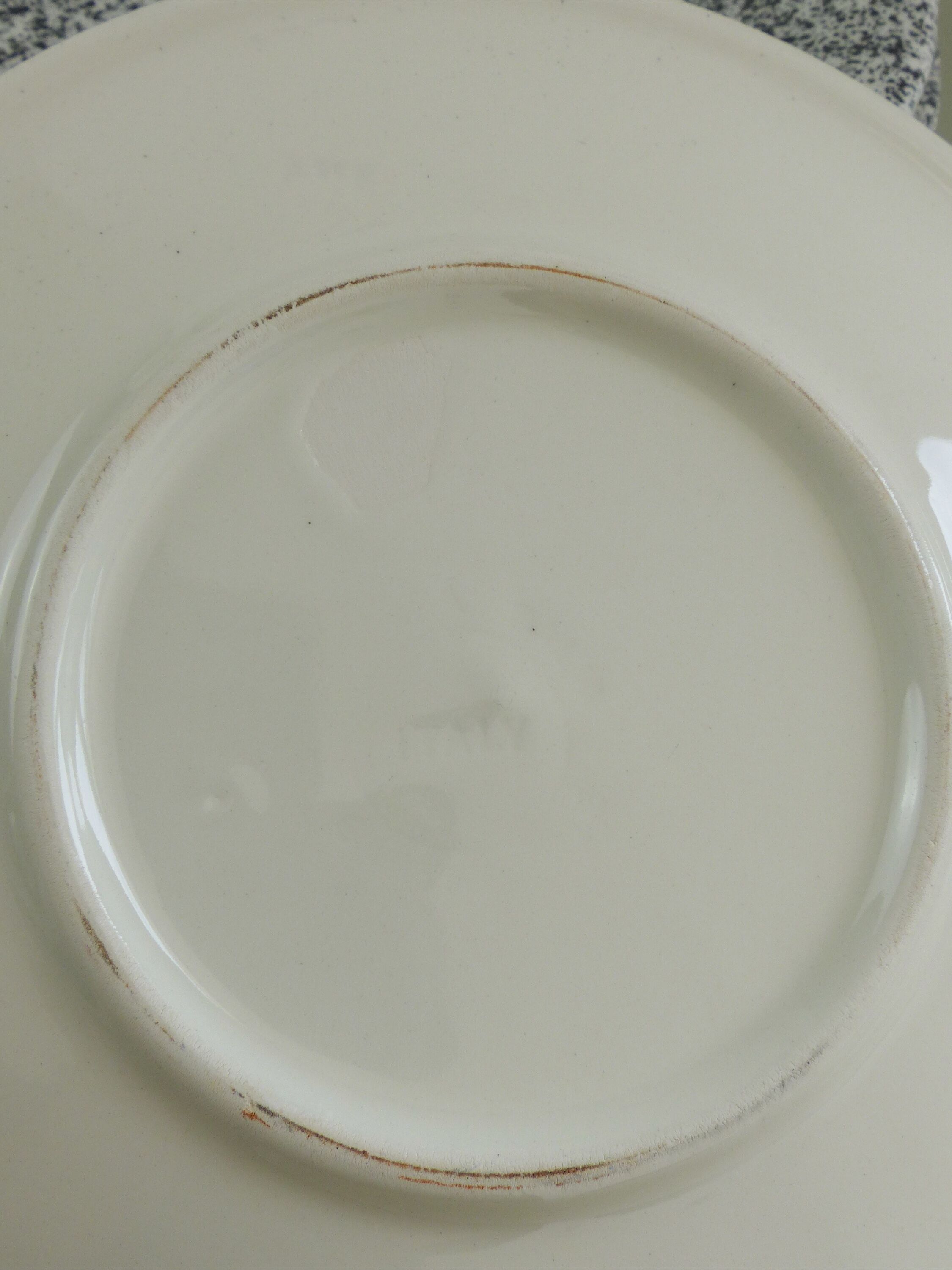 Set of 6 flat plates in speckled stoneware Italy