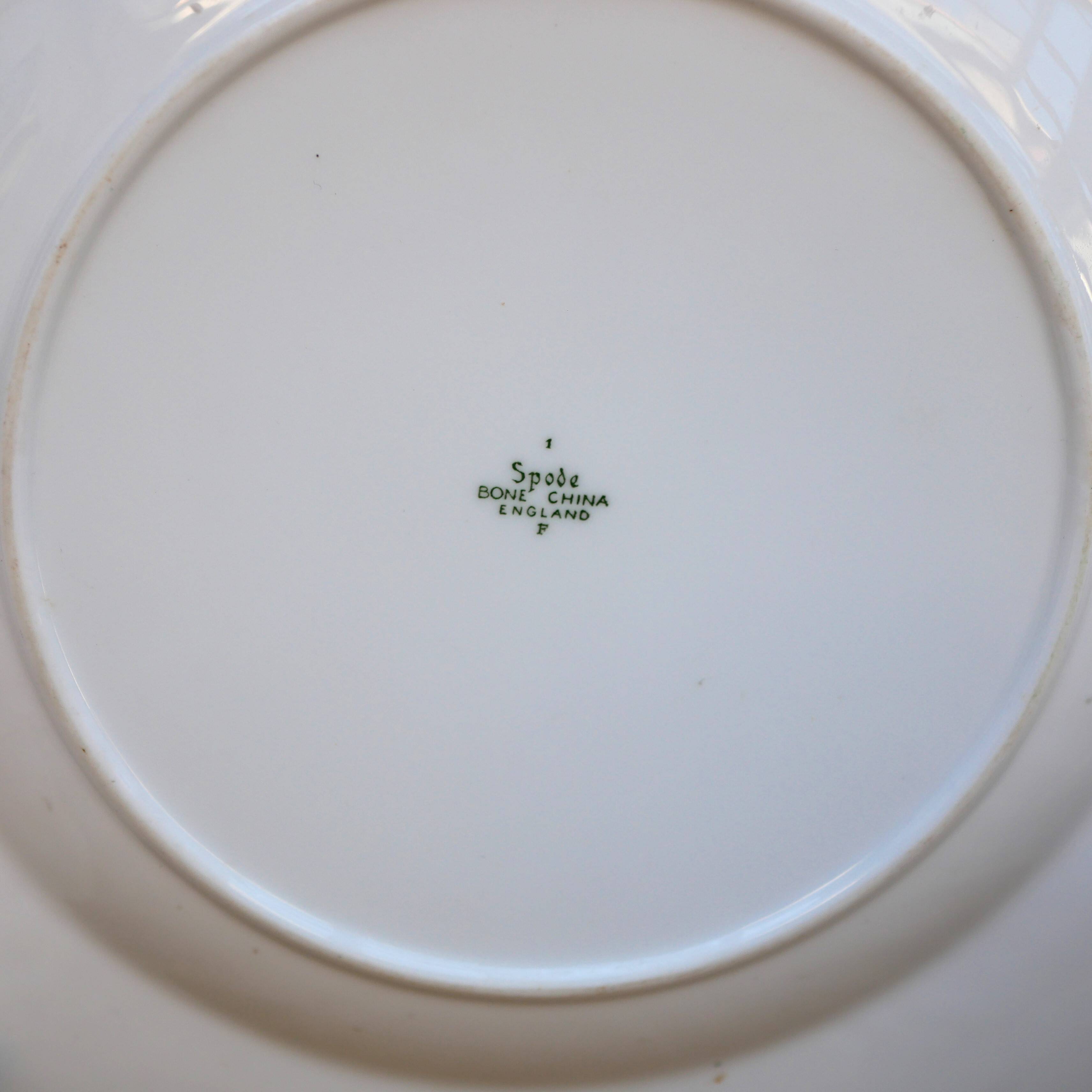 Spode Savoy dinner plate with embossed cabbage leaf pattern