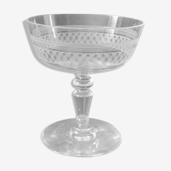 Coupe à champagne en cristal de Baccarat beau modèle gravé vers 1900