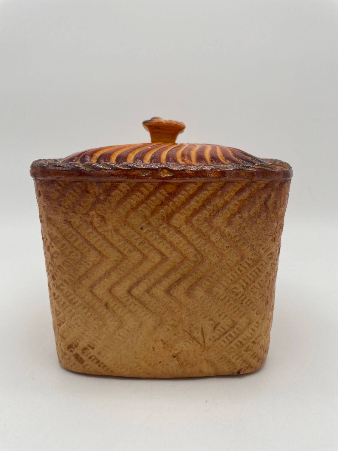 Terrine en trompe-l'œil pâté en croûte signée Mehun, vers 1900
