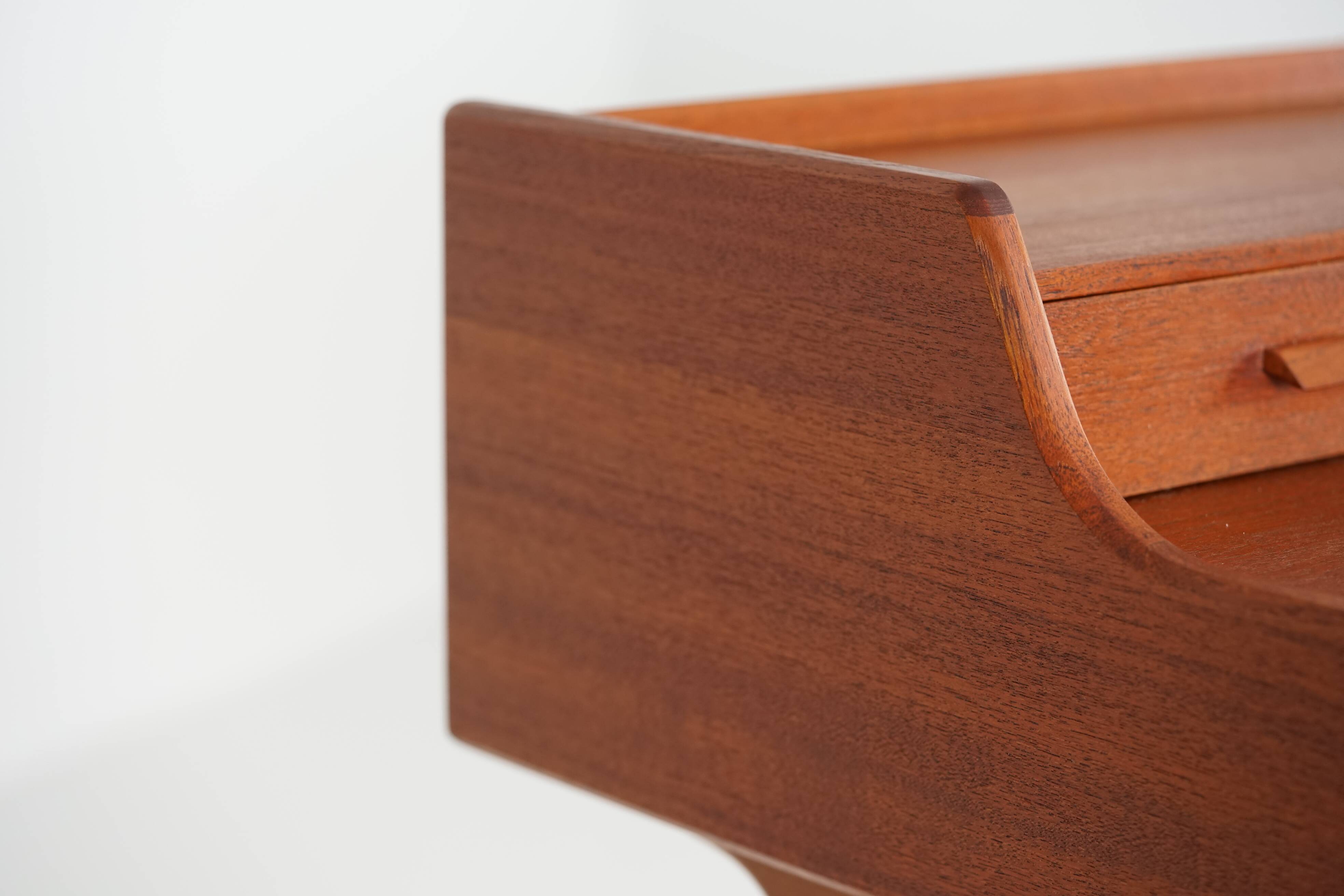 Danish teak desk, Model 64, by Arne Wahl Iversen for Vinde Møbelfabrik, 196