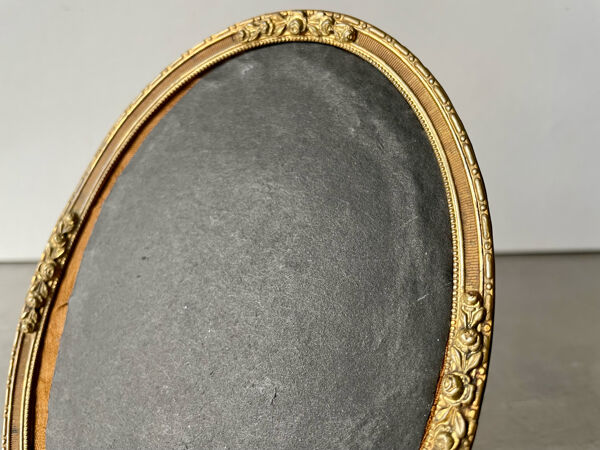 Cadre ovale ovale en laiton de couleur or antique en métal