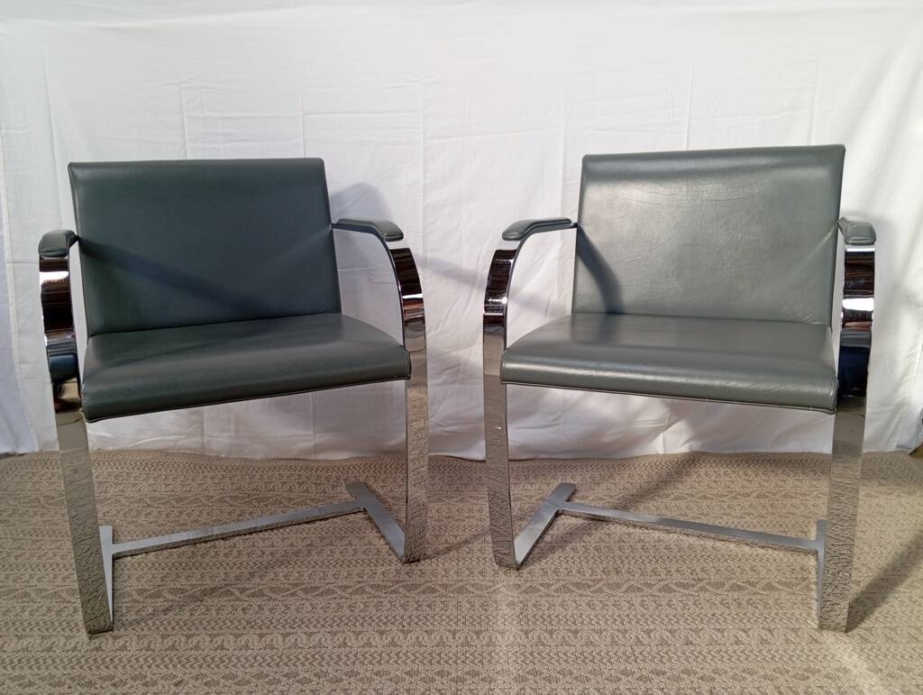 Paire de fauteuils cuir  BRNO, design de L. Mies Van Der Rohe