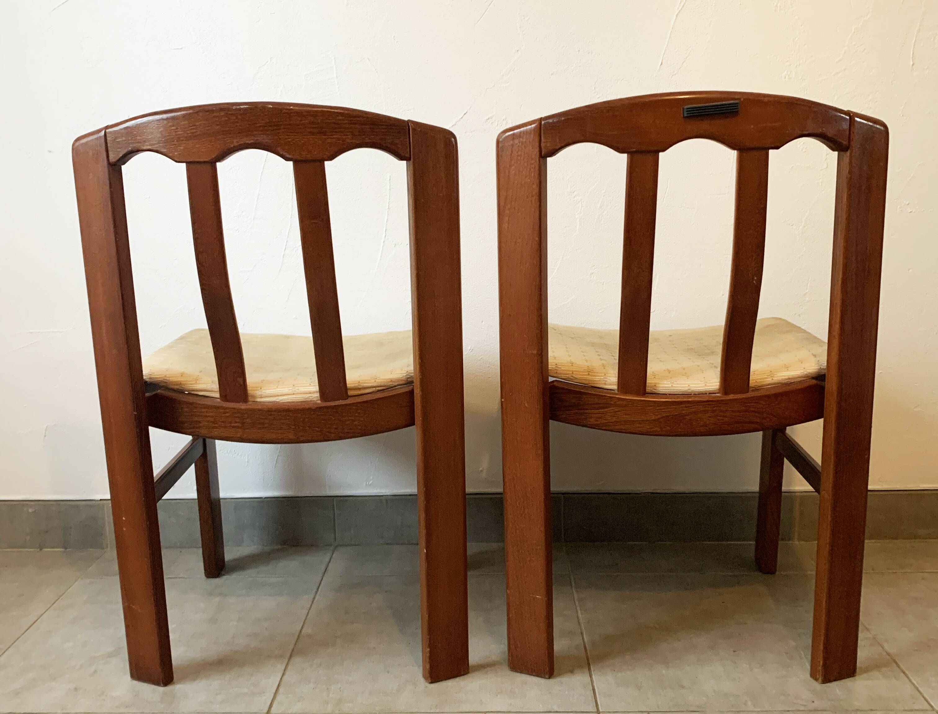 Set of 2 Scandinavian chairs, 1960s. Seats to be redone.