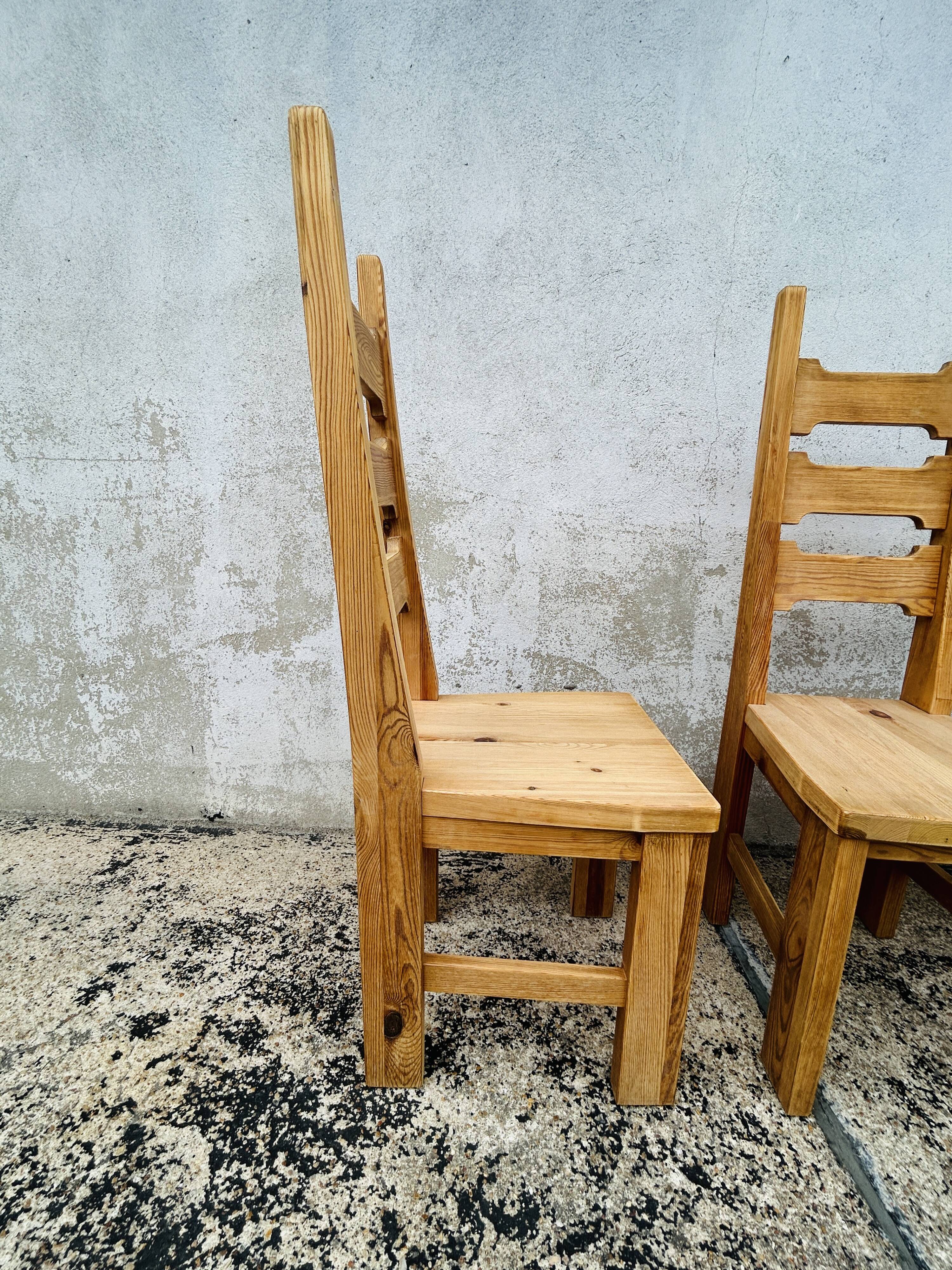 6 chaises brutalistes en pin massif