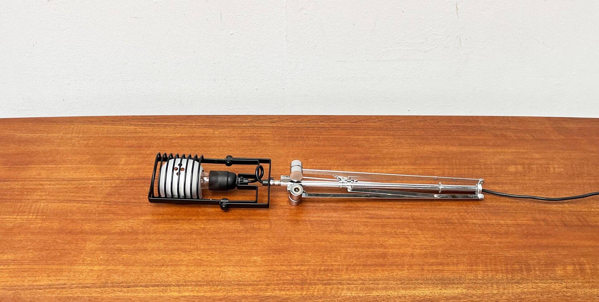 Vintage Italian Sintesi Terra folding floor lamp with tripod by Ernesto Gismondi for Artemide, 1970s.