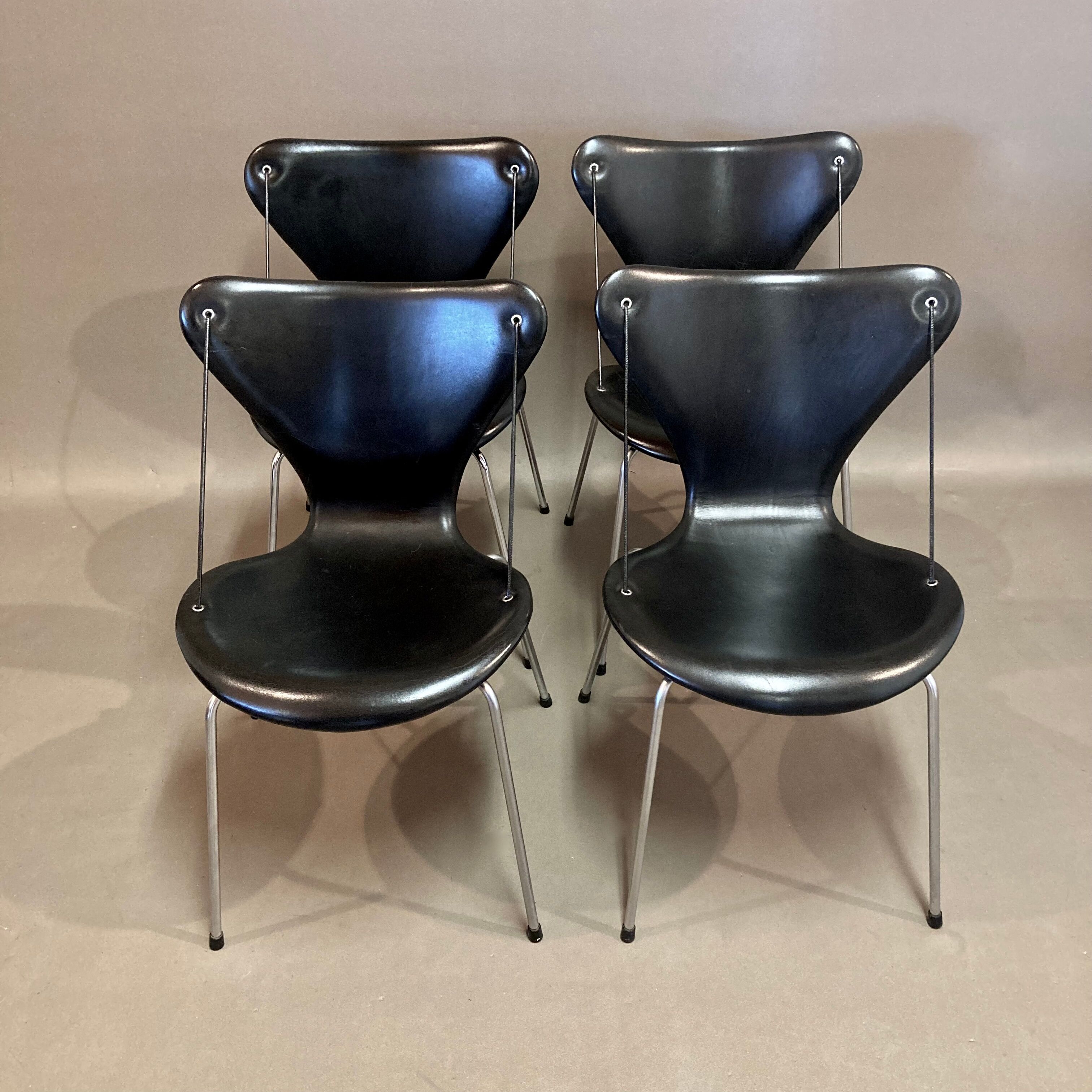 Set of 4 Arne Jacobsen chairs.