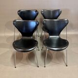 Set of 4 Arne Jacobsen chairs.