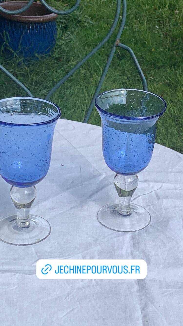 Two large wine glasses in blown and bubbled glass, duo line, vintage